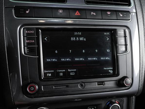 Volkswagen Polo V Рестайлинг с пробегом 2019 года, цена 1 299 000 рублей, 114720 км, седан, Автокод Объявления