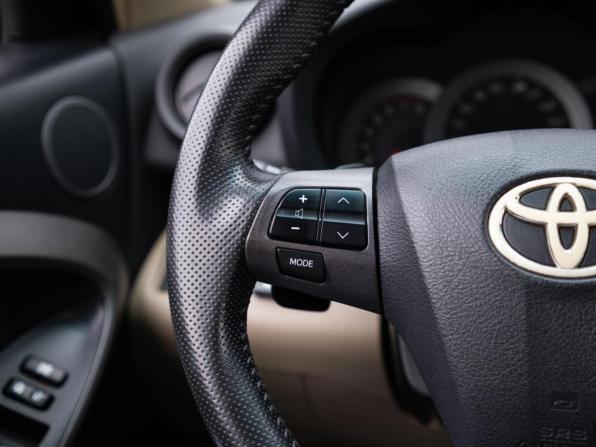 Toyota RAV4 III (XA30) Рестайлинг с пробегом 2012 года, цена 1 299 000 рублей, 221373 км, внедорожник, Автокод Объявления