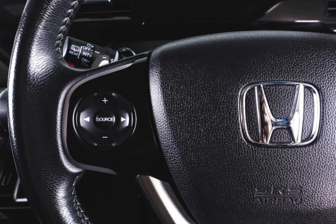 Honda Stepwgn V с пробегом 2017 года, цена 2 119 000 рублей, 106000 км, минивэн, Автокод Объявления