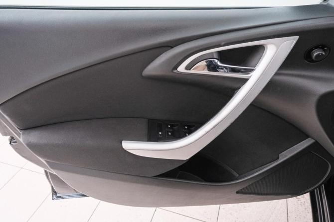 Opel Astra J Рестайлинг с пробегом 2013 года, цена 849 000 рублей, 189000 км, хэтчбек, Автокод Объявления
