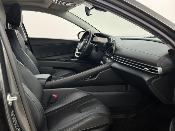 Hyundai Elantra VII (CN7) Рестайлинг с пробегом 2024 года, цена 2 230 000 рублей, 28770 км, седан, Автокод Объявления