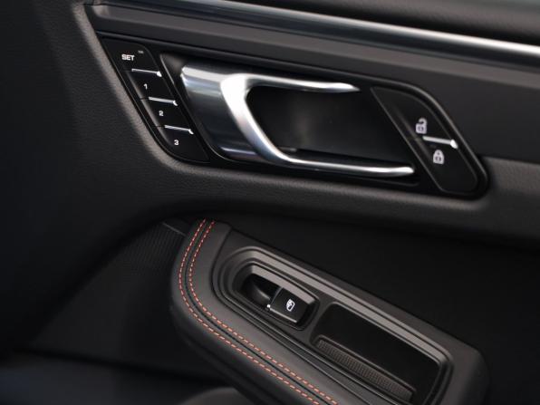 Porsche Macan I Рестайлинг 2 с пробегом 2025 года, цена 12 340 000 рублей, 45 км, внедорожник, Автокод Объявления
