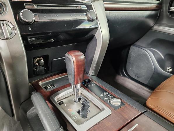 Toyota Land Cruiser 200 Series Рестайлинг 1 с пробегом 2015 года, цена 4 049 000 рублей, 204526 км, внедорожник, Автокод Объявления