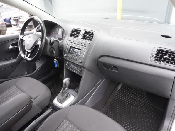 Volkswagen Polo V Рестайлинг с пробегом 2017 года, цена 1 000 000 рублей, 82788 км, седан, Автокод Объявления