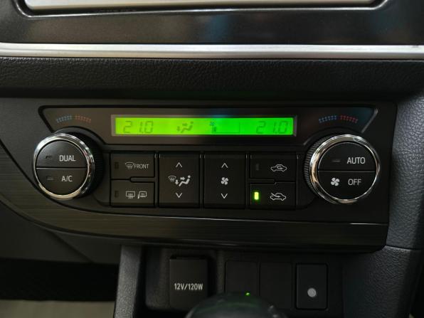 Toyota Auris II с пробегом 2013 года, цена 890 000 рублей, 223332 км, хэтчбек, Автокод Объявления