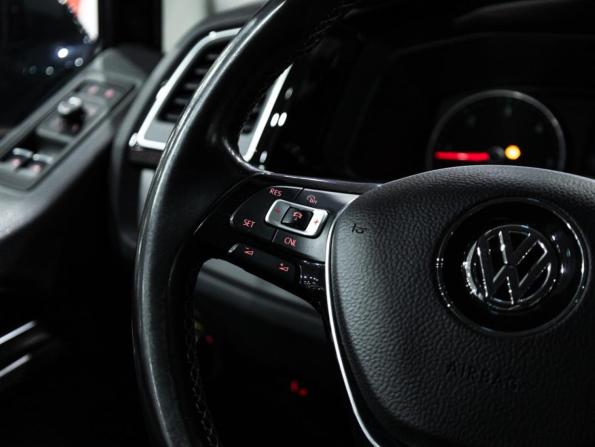 Volkswagen Multivan T6 с пробегом 2019 года, цена 3 400 000 рублей, 182217 км, минивэн, Автокод Объявления
