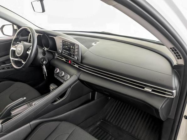 Hyundai Elantra VII (CN7) с пробегом 2022 года, цена 2 170 000 рублей, 47240 км, седан, Автокод Объявления