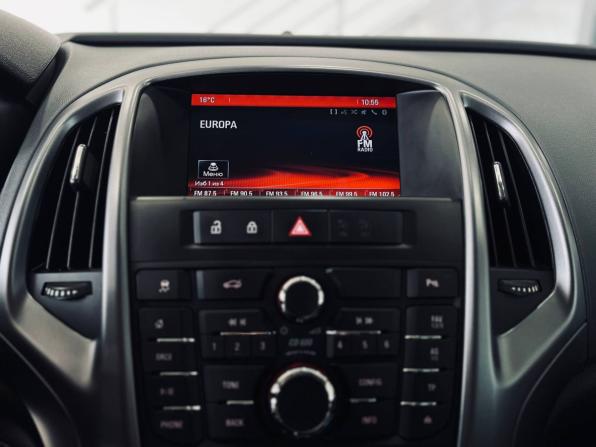 Opel Astra J Рестайлинг с пробегом 2014 года, цена 1 009 900 рублей, 156000 км, седан, Автокод Объявления