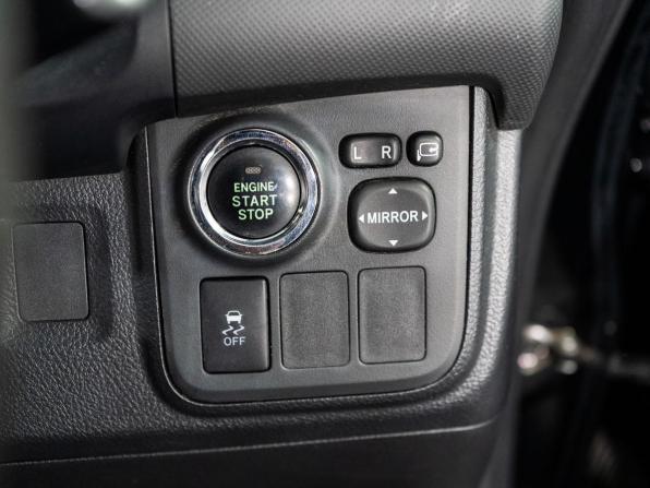 Toyota Wish II Рестайлинг с пробегом 2012 года, цена 1 215 000 рублей, 202447 км, минивэн, Автокод Объявления