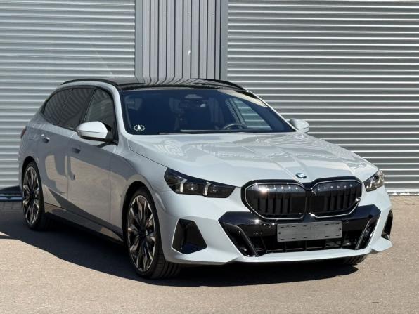 BMW 5 серии VIII (G60/G61/G68) с пробегом 2025 года, цена 9 350 000 рублей, 8833 км, универсал, Автокод Объявления