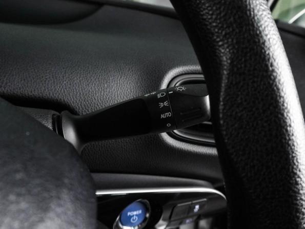 Toyota Prius IV (XW50) с пробегом 2019 года, цена 1 699 000 рублей, 111685 км, лифтбек, Автокод Объявления