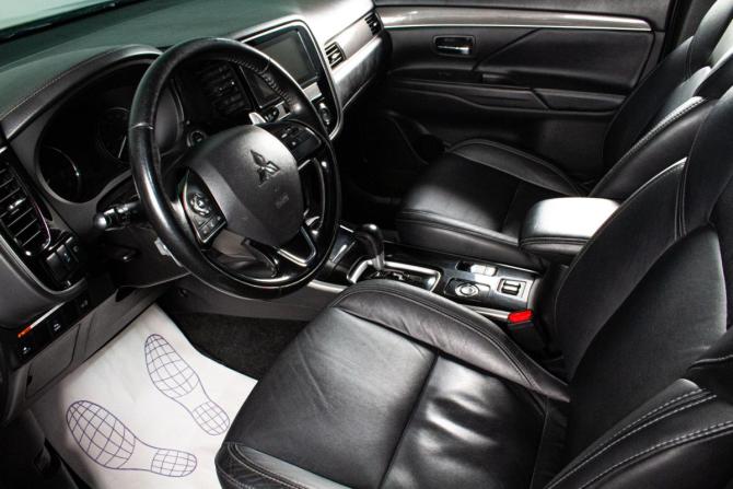 Mitsubishi Outlander III Рестайлинг 3 с пробегом 2019 года, цена 2 429 000 рублей, 195900 км, внедорожник, Автокод Объявления