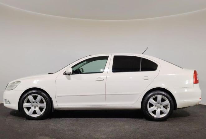 Skoda Octavia II (A5) Рестайлинг с пробегом 2013 года, цена 980 000 рублей, 207974 км, лифтбек, Автокод Объявления