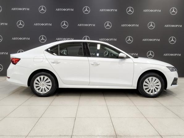 Skoda Octavia IV (A8) с пробегом 2021 года, цена 2 370 000 рублей, 63801 км, лифтбек, Автокод Объявления