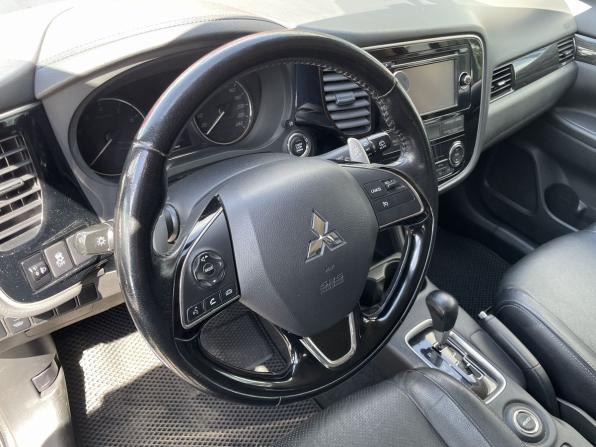 Mitsubishi Outlander III Рестайлинг 2 с пробегом 2016 года, цена 1 599 000 рублей, 238804 км, внедорожник, Автокод Объявления