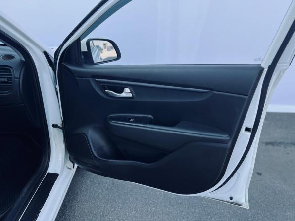Kia Rio IV с пробегом 2018 года, цена 940 000 рублей, 200000 км, седан, Автокод Объявления