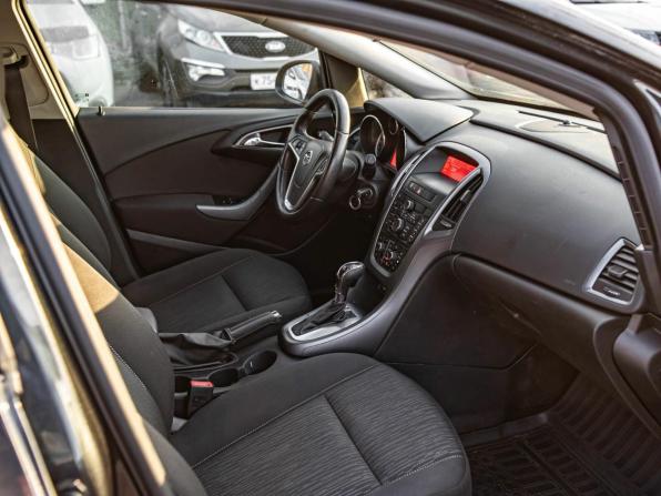 Opel Astra J Рестайлинг с пробегом 2013 года, цена 588 000 рублей, 236883 км, хэтчбек, Автокод Объявления