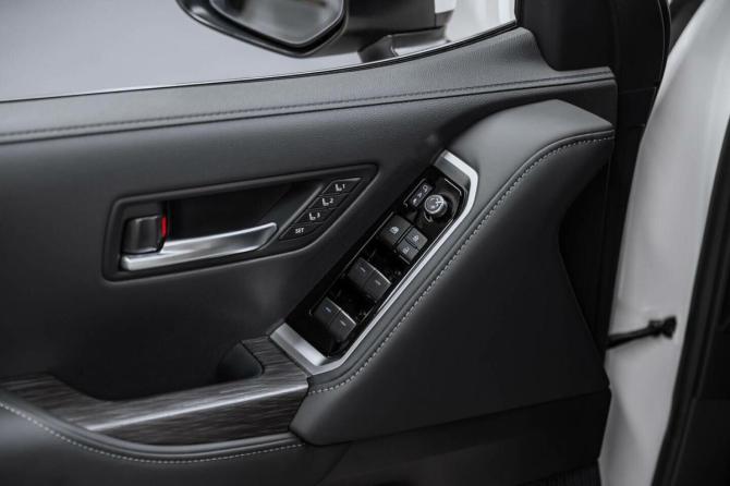 Новый Toyota Land Cruiser 300 Series 2026 года, цена 13 990 000 рублей, внедорожник, Автокод Объявления