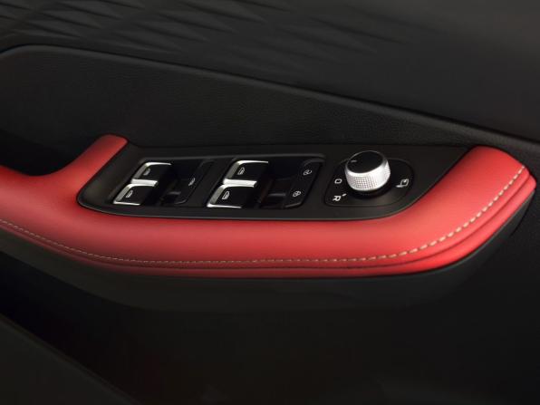 Geely Coolray I Рестайлинг с пробегом 2024 года, цена 2 099 999 рублей, 27069 км, внедорожник, Автокод Объявления