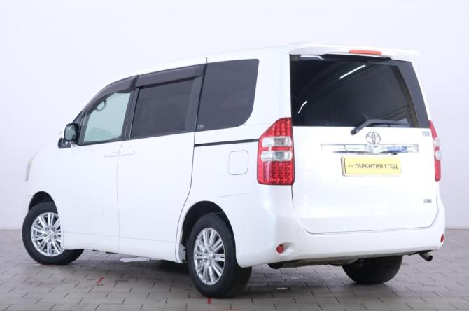Toyota Noah II (R70) с пробегом 2010 года, цена 1 159 000 рублей, 281000 км, минивэн, Автокод Объявления