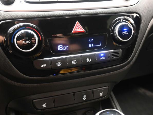Hyundai Solaris II с пробегом 2018 года, цена 1 369 900 рублей, 142516 км, седан, Автокод Объявления