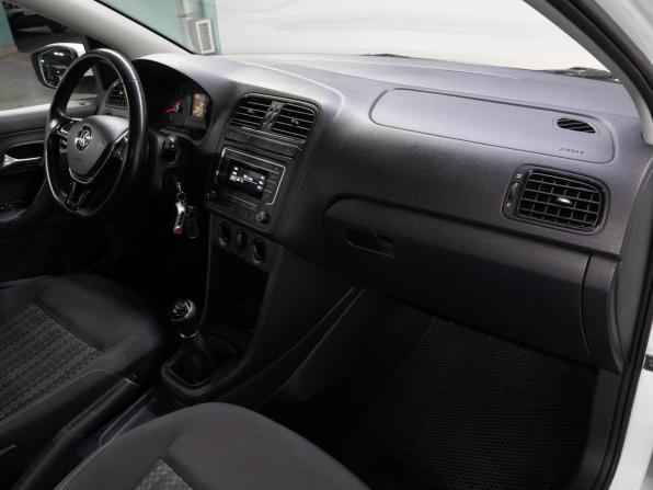 Volkswagen Polo V Рестайлинг с пробегом 2017 года, цена 1 050 000 рублей, 90549 км, седан, Автокод Объявления