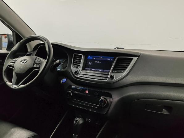 Hyundai Tucson III с пробегом 2018 года, цена 1 899 000 рублей, 198962 км, внедорожник, Автокод Объявления