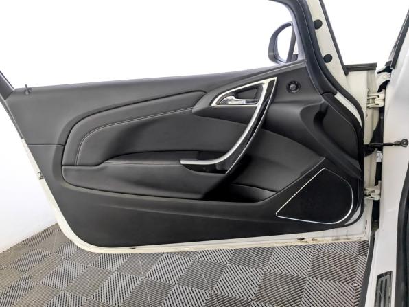 Opel Astra J Рестайлинг с пробегом 2013 года, цена 1 200 000 рублей, 53125 км, хэтчбек, Автокод Объявления