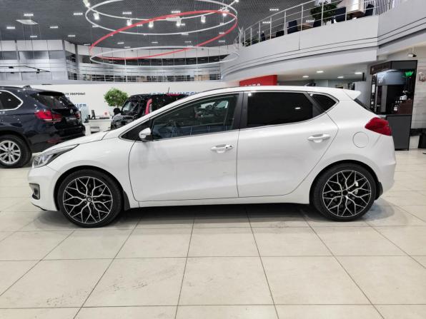 Kia Ceed II Рестайлинг с пробегом 2017 года, цена 1 370 000 рублей, 140887 км, хэтчбек, Автокод Объявления