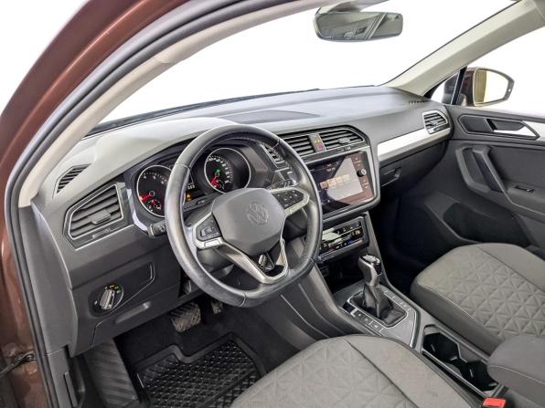 Volkswagen Tiguan II Рестайлинг с пробегом 2021 года, цена 2 490 000 рублей, 77757 км, внедорожник, Автокод Объявления