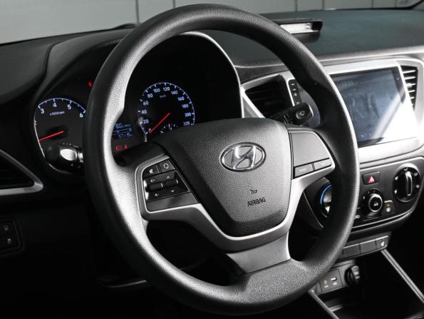 Hyundai Solaris II с пробегом 2017 года, цена 1 369 000 рублей, 57119 км, седан, Автокод Объявления