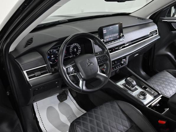 Mitsubishi Outlander IV с пробегом 2023 года, цена 2 399 000 рублей, 31688 км, внедорожник, Автокод Объявления