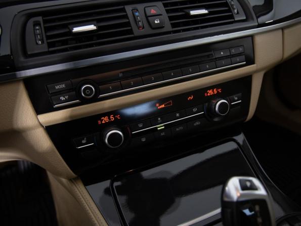 BMW 5 серии VI (F10/F11/F07) Рестайлинг с пробегом 2015 года, цена 1 799 000 рублей, 214884 км, седан, Автокод Объявления