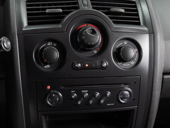 Renault Megane II с пробегом 2004 года, цена 295 000 рублей, 185382 км, седан, Автокод Объявления