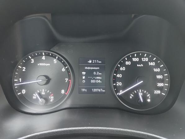 Hyundai Solaris II с пробегом 2018 года, цена 1 199 800 рублей, 120718 км, седан, Автокод Объявления