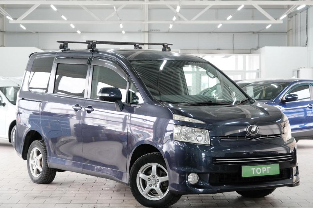 Toyota Voxy II (R70) Омск  - изображение 1