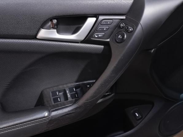 Honda Accord VIII Рестайлинг с пробегом 2012 года, цена 990 000 рублей, 300472 км, седан, Автокод Объявления