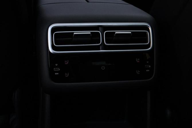 Li Auto (Lixiang) L7 I Рестайлинг с пробегом 2024 года, цена 6 100 000 рублей, 45796 км, внедорожник, Автокод Объявления