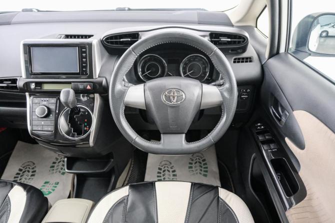 Toyota Wish II Рестайлинг с пробегом 2016 года, цена 1 849 000 рублей, 85650 км, минивэн, Автокод Объявления