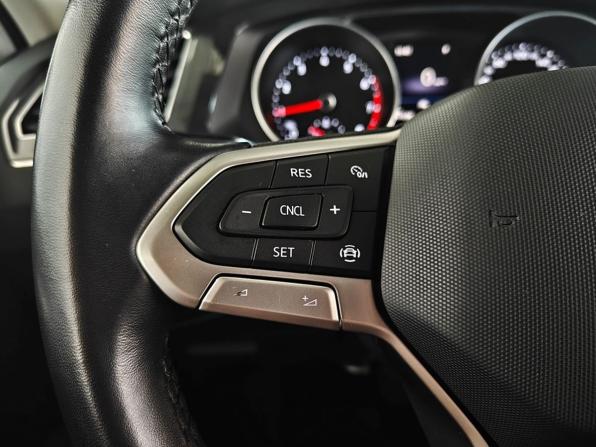 Volkswagen Tiguan II Рестайлинг с пробегом 2021 года, цена 2 630 000 рублей, 61173 км, внедорожник, Автокод Объявления