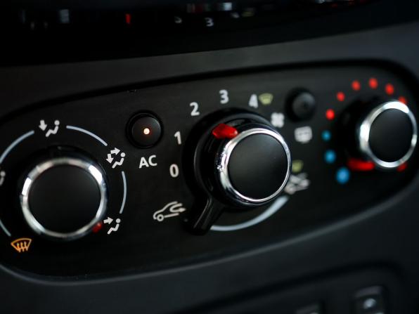 Renault Logan II с пробегом 2015 года, цена 899 000 рублей, 36564 км, седан, Автокод Объявления