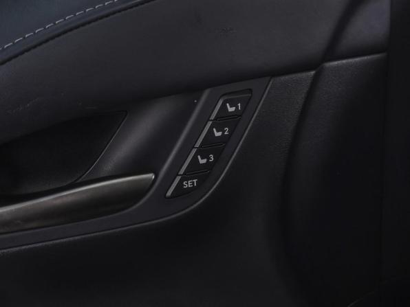 Lexus LX III Рестайлинг 2 с пробегом 2015 года, цена 6 050 000 рублей, 151154 км, внедорожник, Автокод Объявления