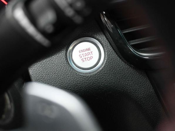 Kia Optima IV Рестайлинг с пробегом 2018 года, цена 2 099 900 рублей, 82231 км, седан, Автокод Объявления