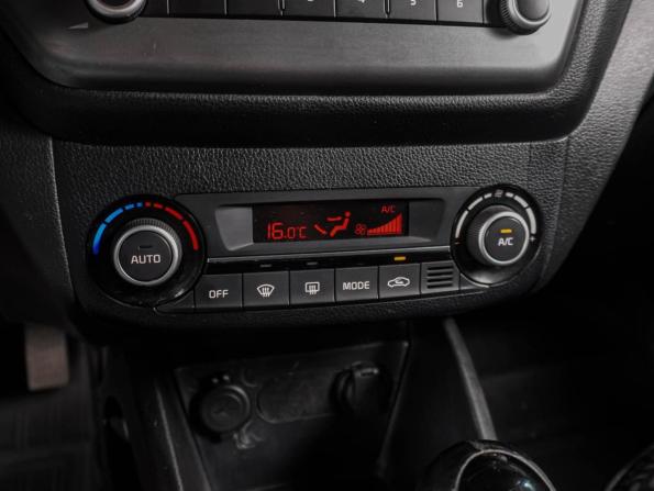 Kia Rio III Рестайлинг с пробегом 2016 года, цена 999 000 рублей, 177254 км, хэтчбек, Автокод Объявления