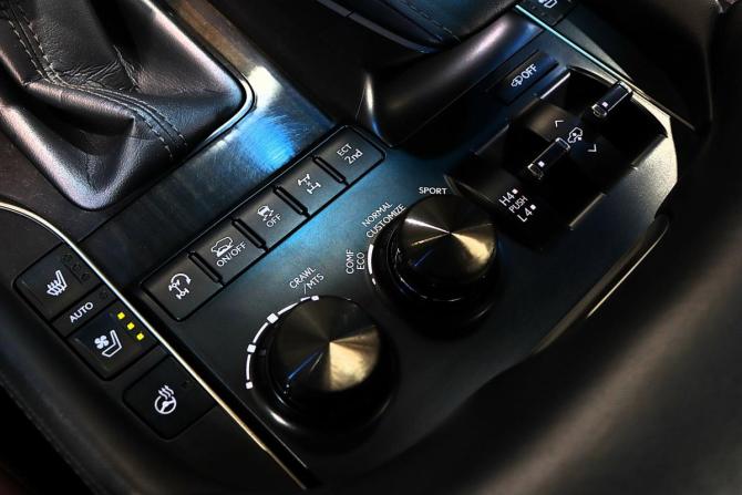 Lexus LX III Рестайлинг 2 с пробегом 2018 года, цена 7 500 000 рублей, 234500 км, внедорожник, Автокод Объявления