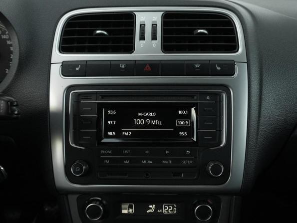Volkswagen Polo V Рестайлинг с пробегом 2015 года, цена 1 229 000 рублей, 77236 км, седан, Автокод Объявления
