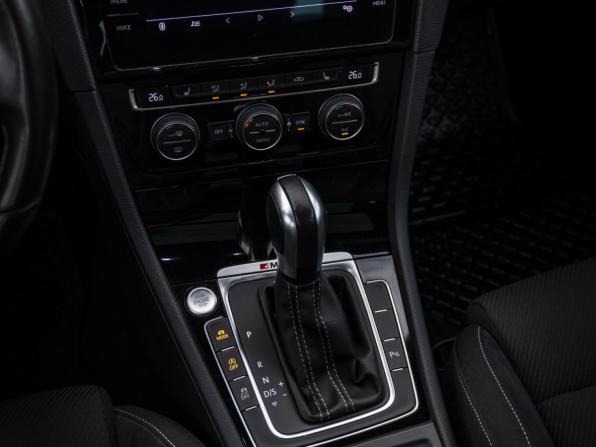 Volkswagen Golf R VII Рестайлинг с пробегом 2020 года, цена 3 698 000 рублей, 77900 км, универсал, Автокод Объявления