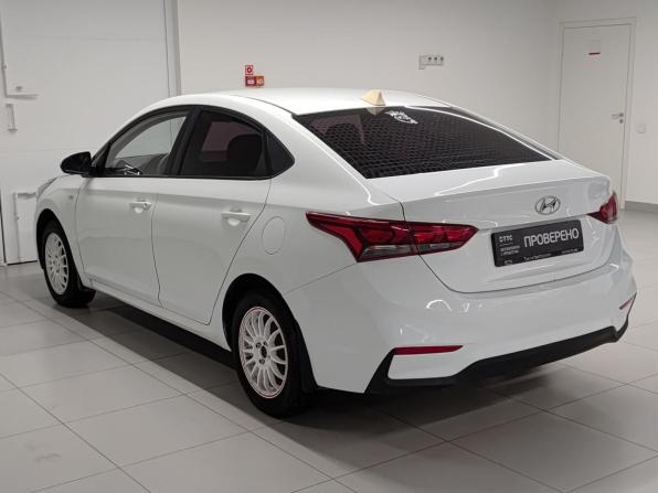 Hyundai Solaris II с пробегом 2018 года, цена 870 000 рублей, 237407 км, седан, Автокод Объявления