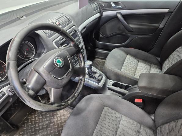 Skoda Octavia II (A5) Рестайлинг с пробегом 2012 года, цена 850 000 рублей, 177968 км, лифтбек, Автокод Объявления