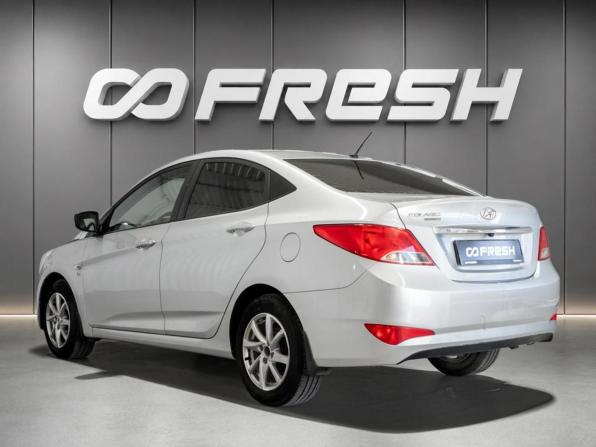 Hyundai Solaris I Рестайлинг с пробегом 2016 года, цена 1 000 000 рублей, 124858 км, седан, Автокод Объявления